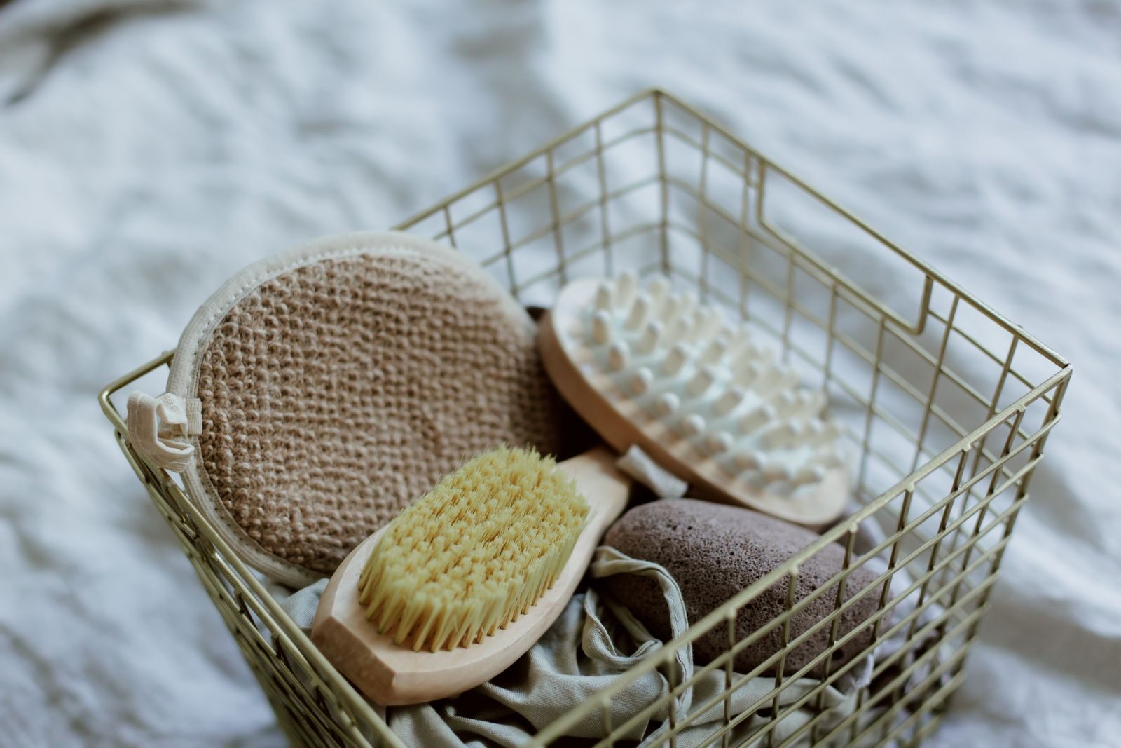 The Evening Body Brushing Wind-Down: A Five-Minute Ritual That Doubles as Self-Care Therapy